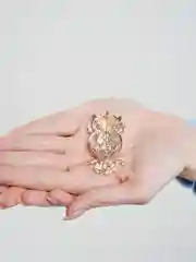 Брошь для одежды с камнями "Сова"