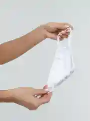 Белый маска многоразовая, со стразами разных цветов