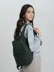 Оливковый рюкзак женский