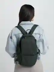 Оливковый рюкзак женский
