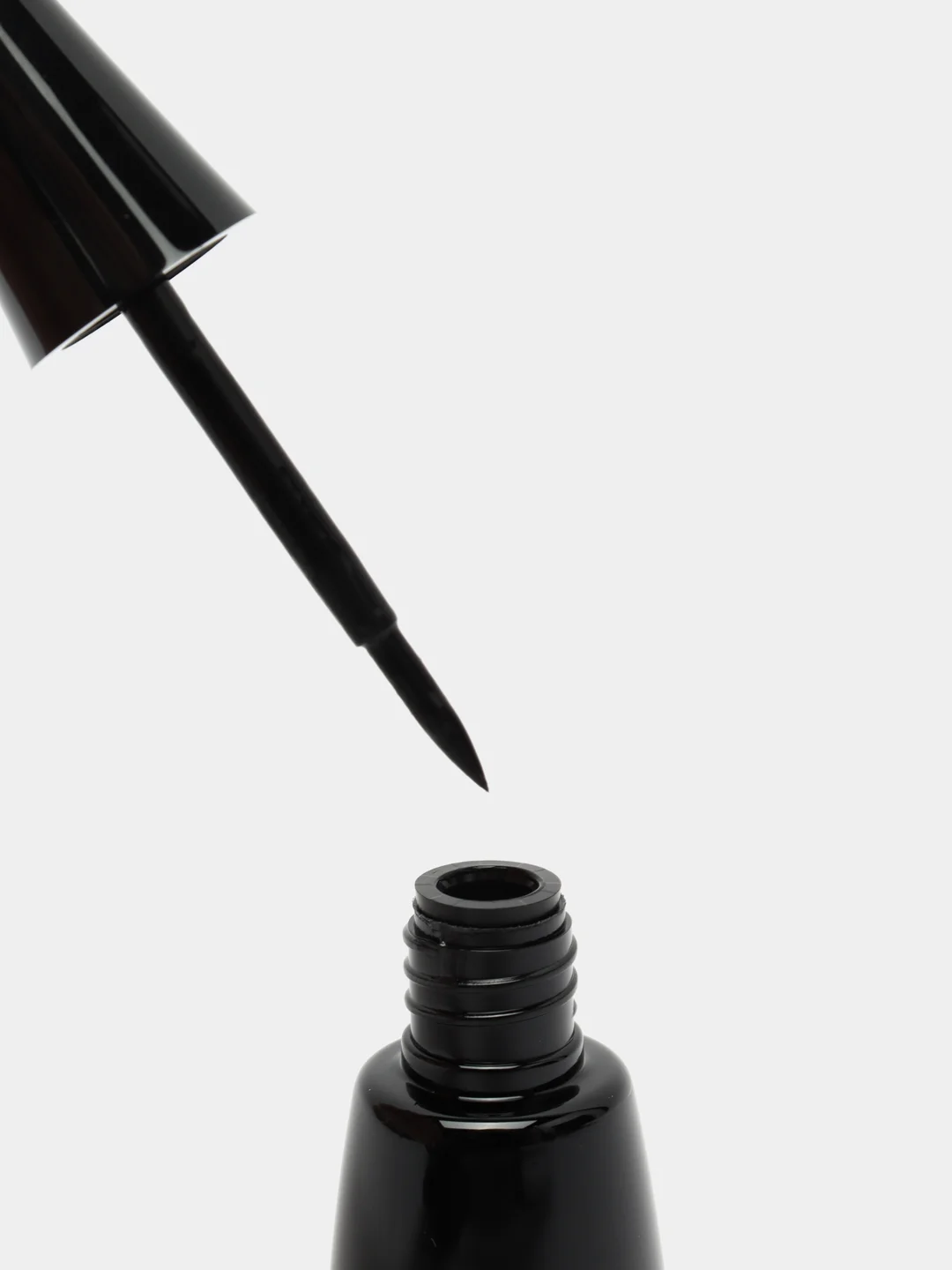Vivienne Sabo Подводка для глаз жидкая "Liner Pinceau "Charbon " тон shade 01