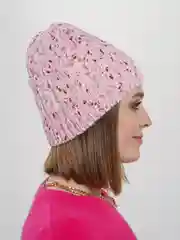 Розовый яркая женская шапка из фантазийной пряжи "Фанта"