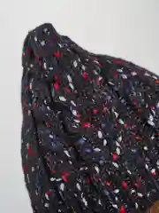 Черный яркая женская шапка из фантазийной пряжи "Фанта"