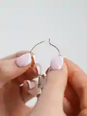 Белый круглые серьги-бабочки