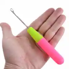 Розовый крючок для плетения кос