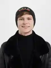 Черный шапка игра в кальмара
