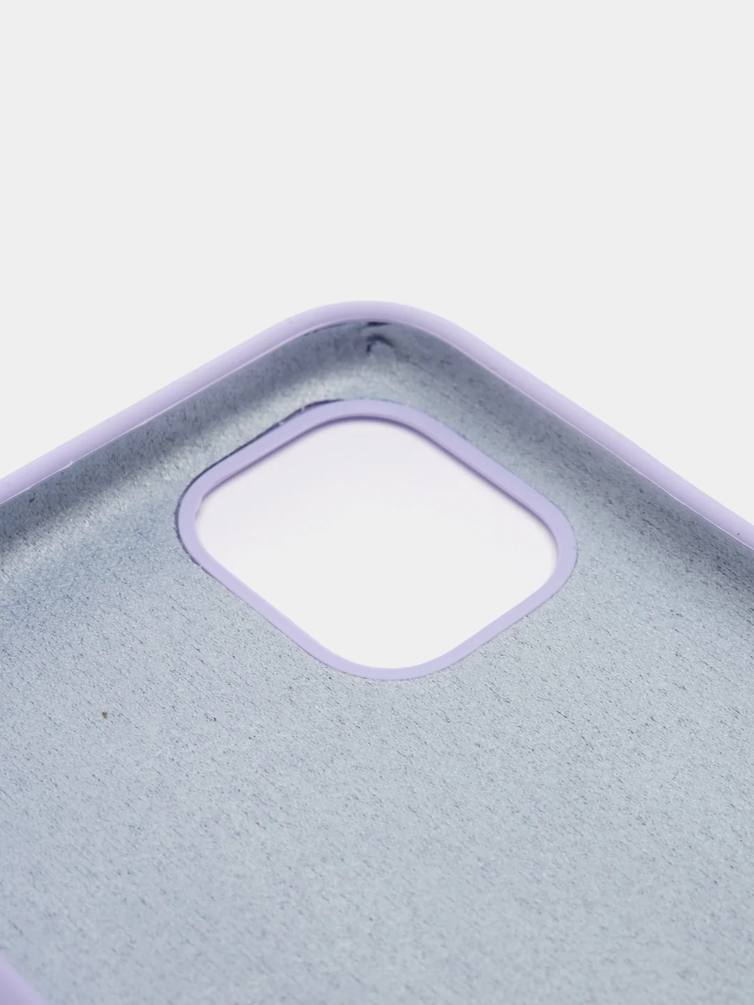 Лавандовый силиконовый защитный чехол на iPhone 11