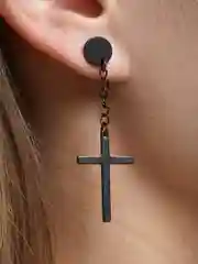 Черный серьга-крест из стали