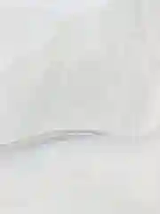 Белый чехол на кушетку на резинке спанбонд