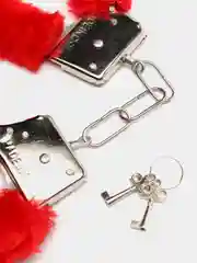 Наручники для секс игр БДСМ металлические с мехом