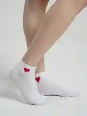 Носки белые, короткие, с сердцем