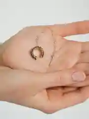Черный кафф и серьга золотистые