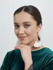 Белый серьги-кольца с кисточками