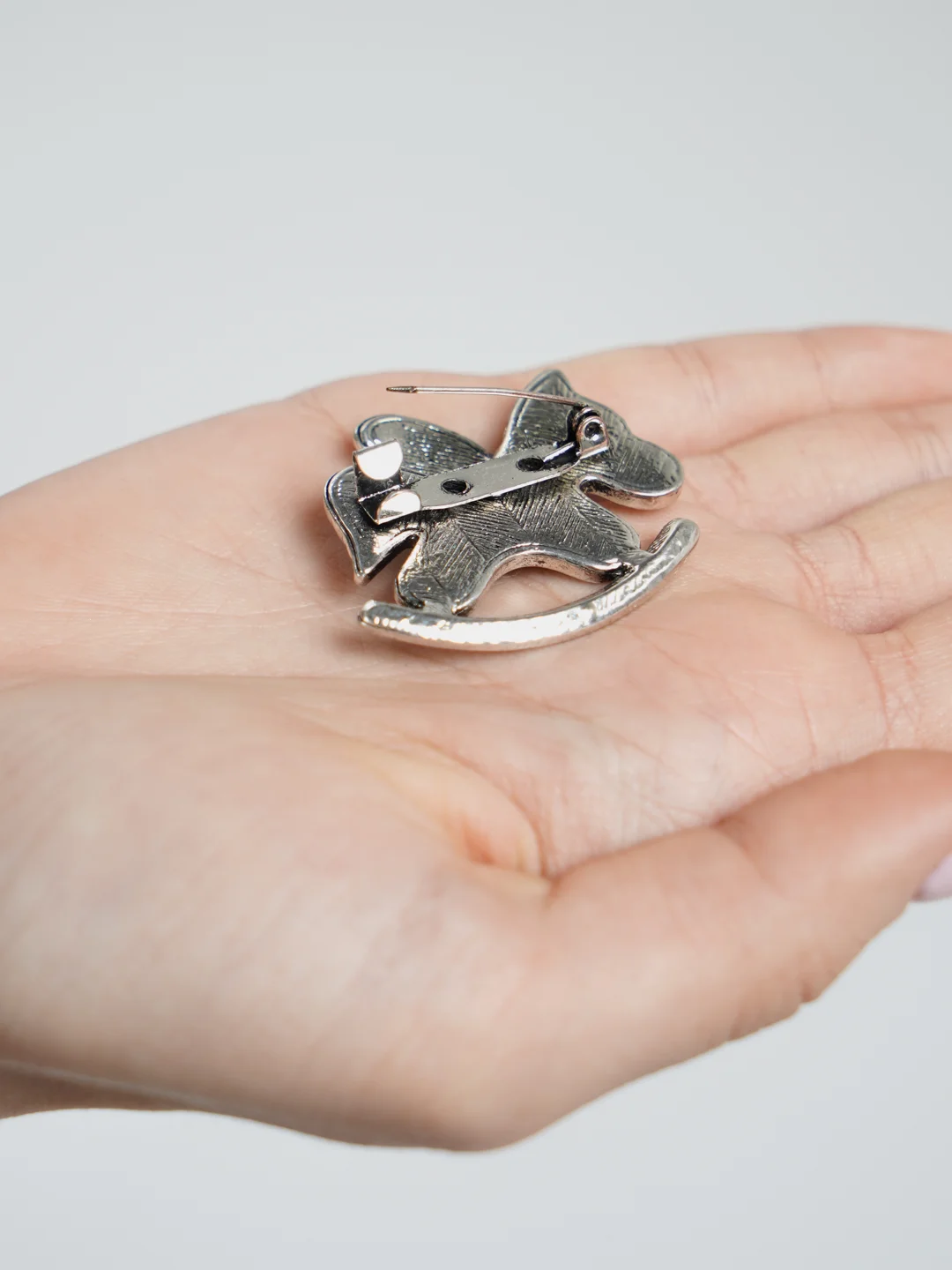 Коралловый брошь на одежду "Fashion Jewerly" / значек на одежду