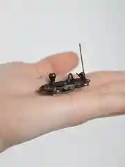 Белый брошь-кулон "Камея в стразах", 5 х 3,5 см