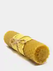 Свеча из вощины с мелиссой