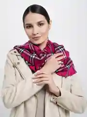 Пурпурный шарф в клетку