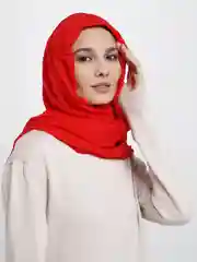 Красный шарф женский