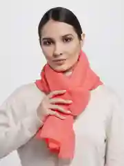 Коралловый шарф женский