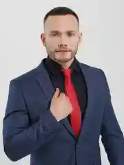 Алый галстук мужской