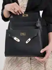 Черный сумка женская с эффектной застежкой
