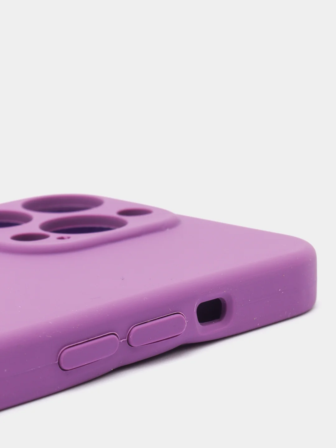 Пурпурный чехол Silicone Case для iPhone 13 Pro, с защитой камеры, закрытый низ