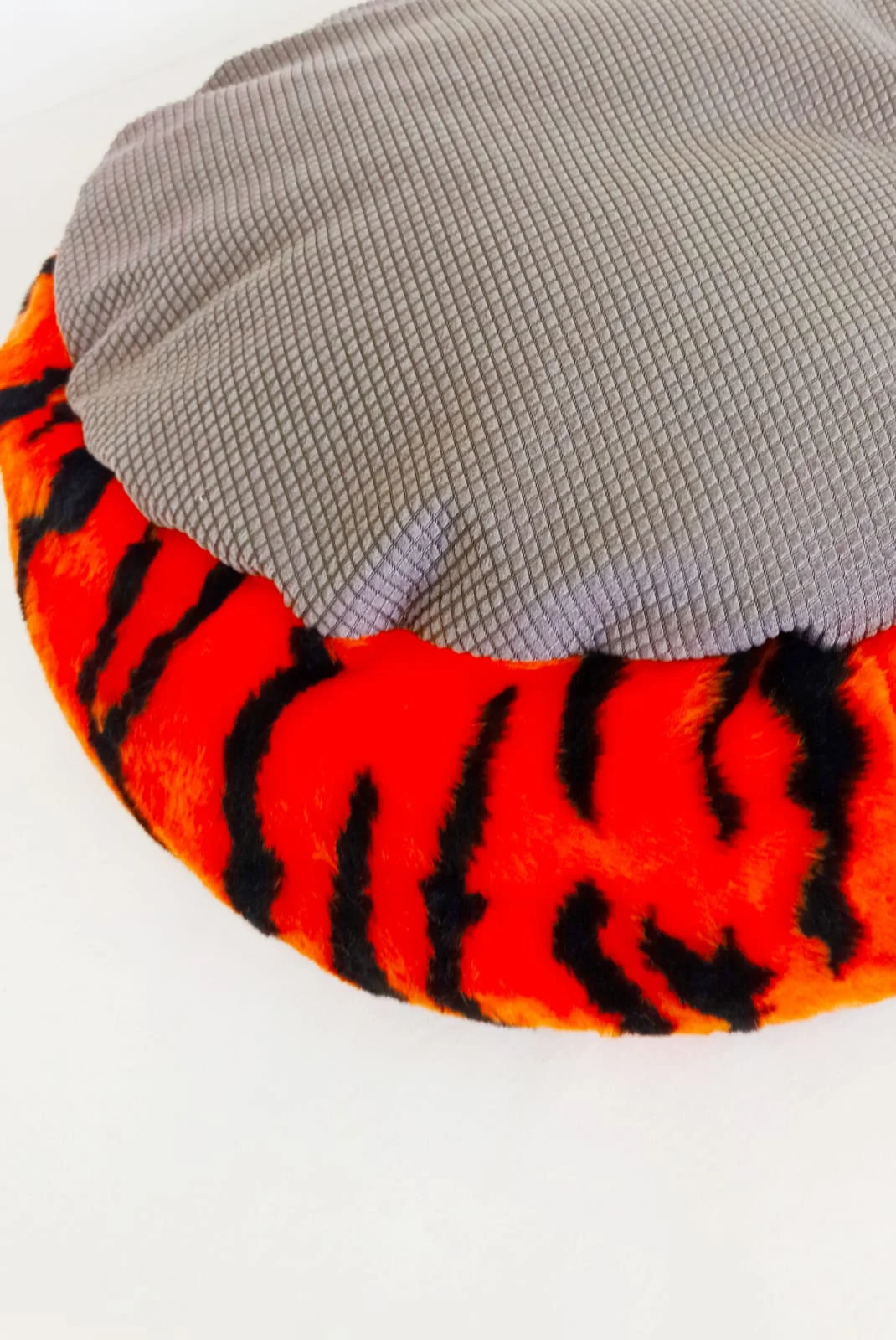Лежанка для кошек и собак из искусственного меха в расцветке лео "Tiger"