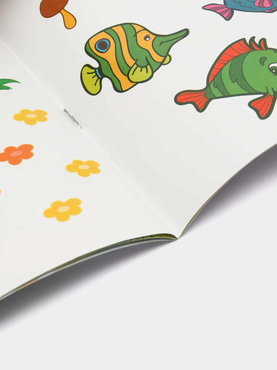 Высокий-низкий, 1+: Развивающая книжка с наклейками, Ульева Елена Александровна