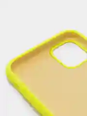 Желтый силиконовый защитный чехол на iPhone 11