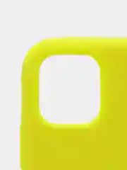 Желтый силиконовый защитный чехол на iPhone 11