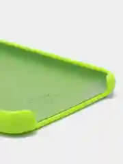 Салатовый защитный чехол для телефона на Iphone 11