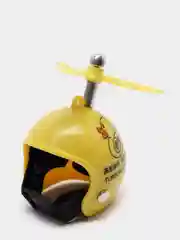 Белый утка в шлеме. Утка с пропеллером для авто