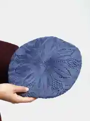 Индиго ажурный вязаный берет "Арина", шапка женская весна-осень