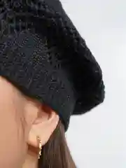 Черный ажурный вязаный берет "Юджит", весенняя женская шапка