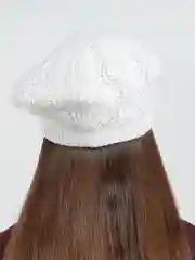 Белый берет женский вязаный "Ева", ажурный
