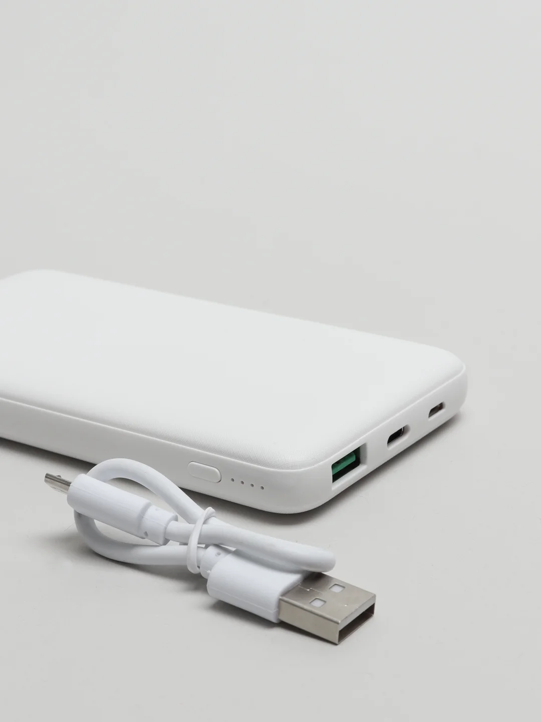 Белый внешний аккумулятор power bank 10000 mAh pd