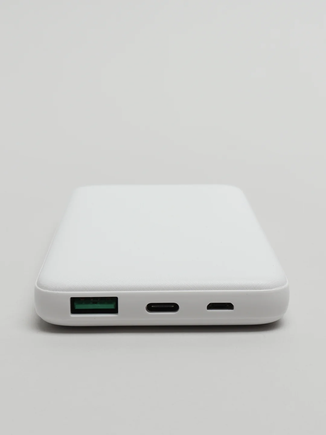 Белый внешний аккумулятор power bank 10000 mAh pd