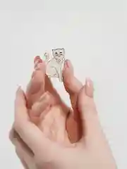 Брошь кошка / Брошка кот / Кошка белая / Брошь эмаль и золото, 3,5*3 см