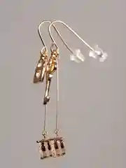 Серьги подвески золотые ассиметричные Замок и ключик Xuping циркон стразы бриллиант