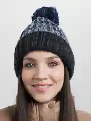 Синий шапка вязаная с помпоном и подворотом