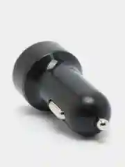 Черный автомобильное зарядное устройство