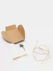 Фиолетовый открытка-конверт из крафтовой бумаги, с цветком