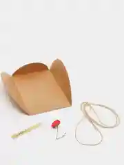Багровый открытка-конверт из крафтовой бумаги, с цветком