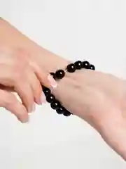 Черный браслет из натуральных камней