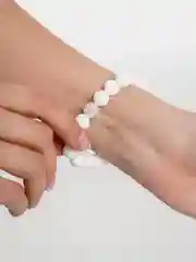 Белый браслет из натуральных камней