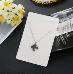 Угольный цепь с подвеской "Клевер"