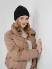Черный вязаная шапка-тыковка "Лепест", на флисе, женская