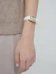 Молочный женские кварцевые часы