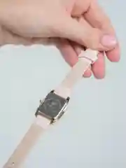 Розовый женские кварцевые часы