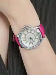 Фуксия женские кварцевые часы